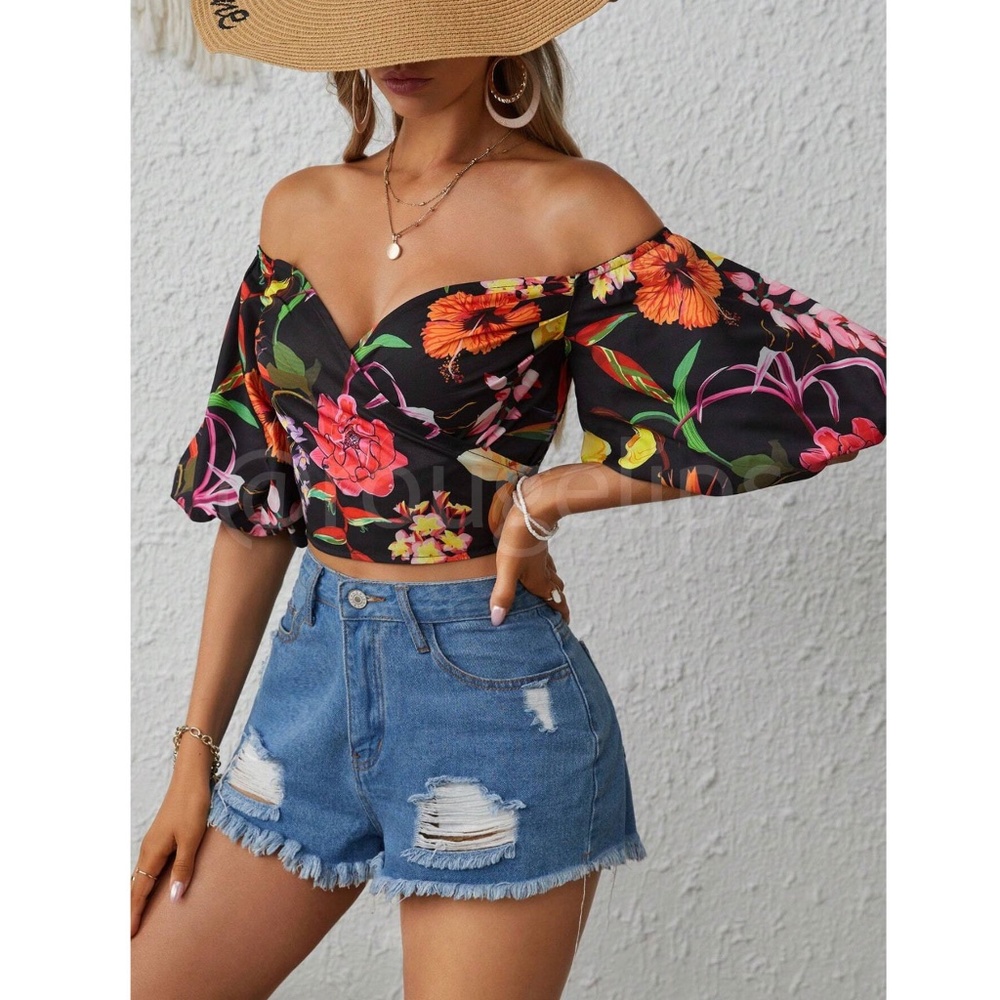 Off the Shoulder Floral Puff Sleeve Shirred Sweetheart Neck Crop Top in Black - Picture 2 of 11